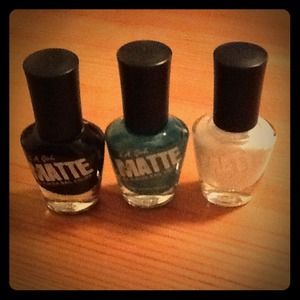 🔴SOLD🔴 L. A. Girls matte finish nail color