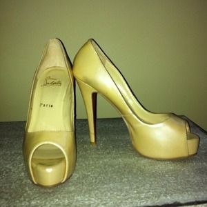 Christian  Louboutin open toe pump