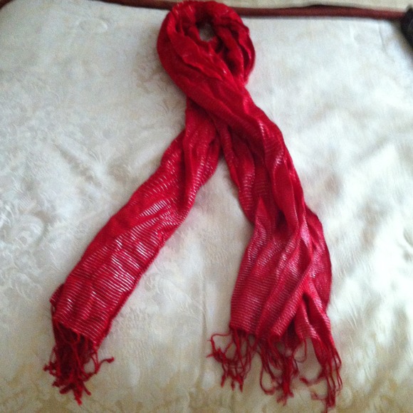 👉SOLD👈Vibrant red scarf