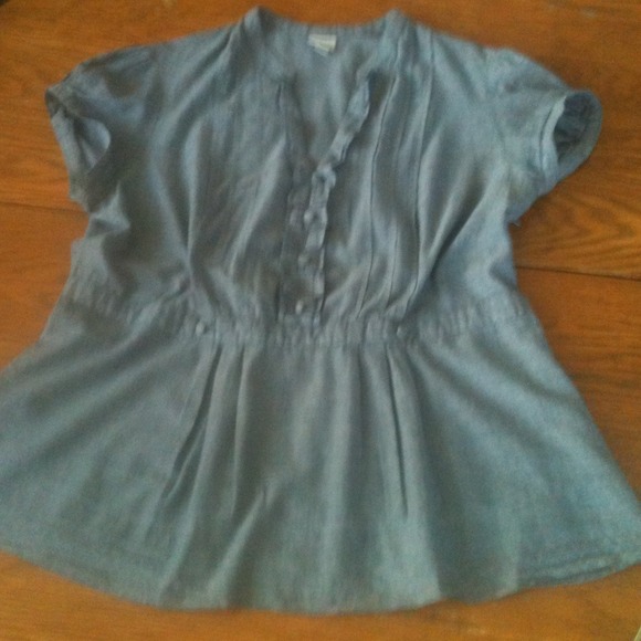 Adorable denim top! - Picture 1 of 4