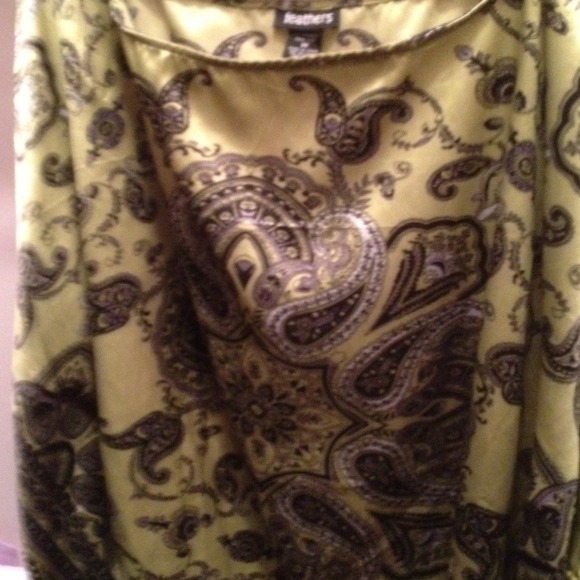 Scarf green shirt