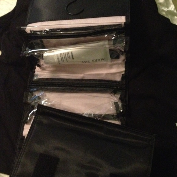 🎉REDUCED🎉Brand New❤Mary Kay travel roll up bag