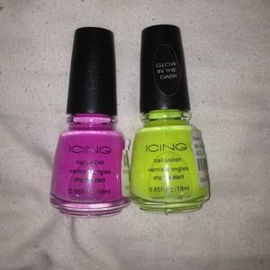 🔴Sold🔴Icing glow in the dark nail polish