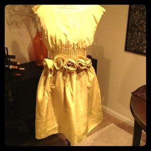 ✋SOLD✋ Super Cute Chartreuse dress