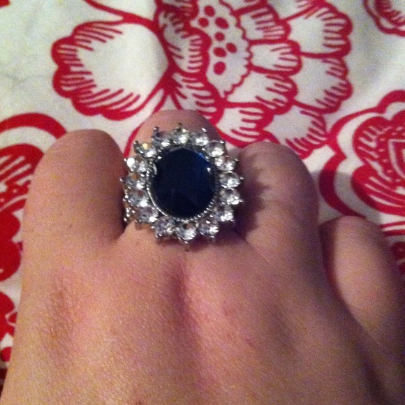 Fake ring - Picture 2 of 3