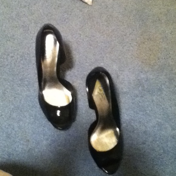 Heels - Picture 2 of 2