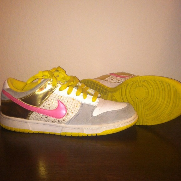 Not your average Nikes - Picture 1 of 3