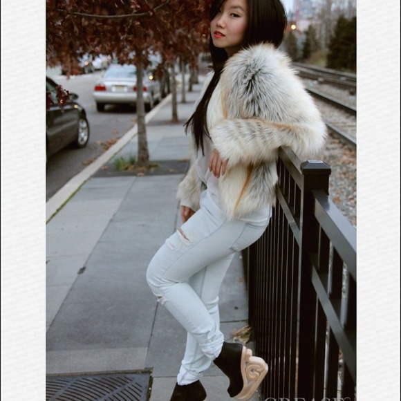 Slashed mid rise denim jeans