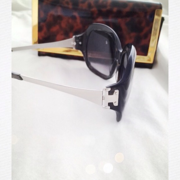 Tory burch sunglasses - Picture 2 of 2