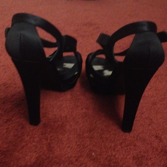 Stuart Weitzman Platform Black Cross Heels 10 - Picture 3 of 4