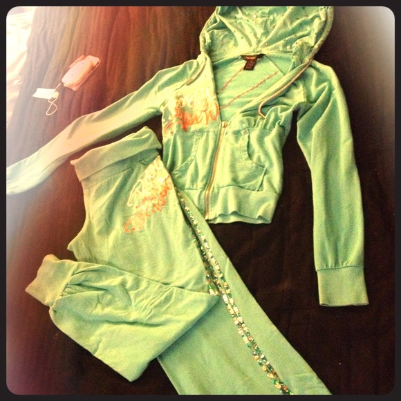 ⚡Traded⚡RocaWear Suit.