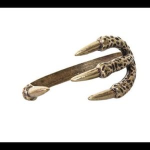 Gold claw ring