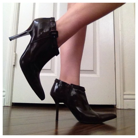 Brown pointy toe boot