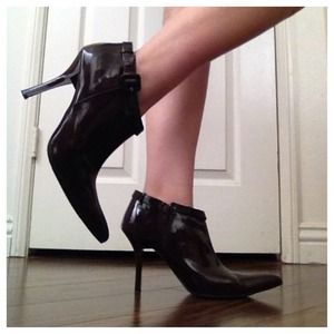 Brown pointy toe boot