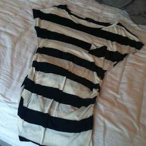 Navy blue/white tshirt