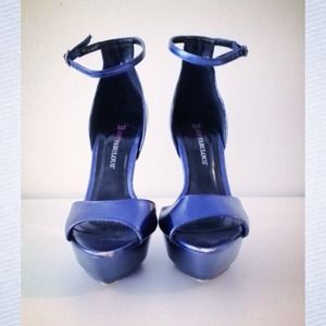 Platform steel blue stiletto