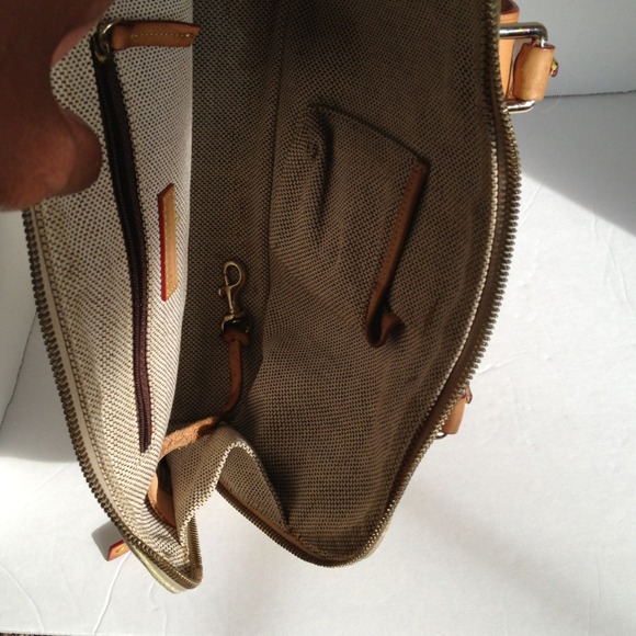 Authentic Dooney & Bourke handbag - Picture 3 of 4