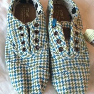 Green, blue and white TOMS