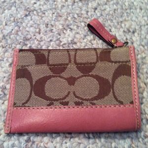 Included in bundle for wyogirl2! Coach changepurse