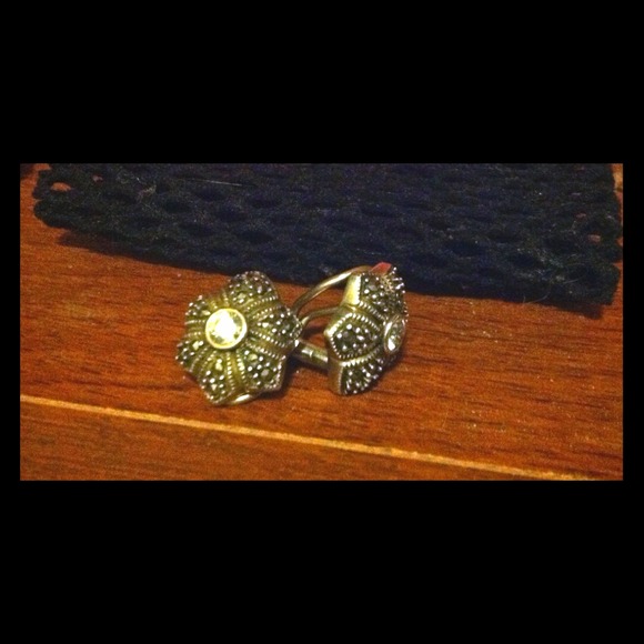 ⭐BUNDLED⭐Vintage Marcasite and Floral Clip Ons!