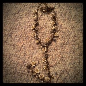 Included in bundle for wyogirl2! Flower necklace