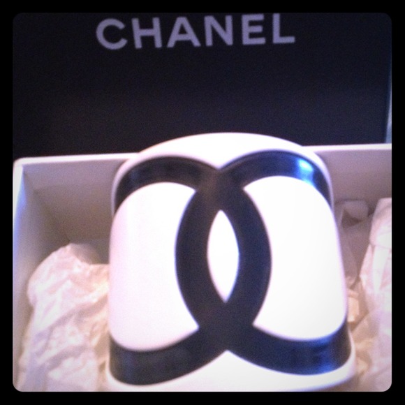 💢💢💢 discounted 💢💢💢 Authentic Chanel cuff