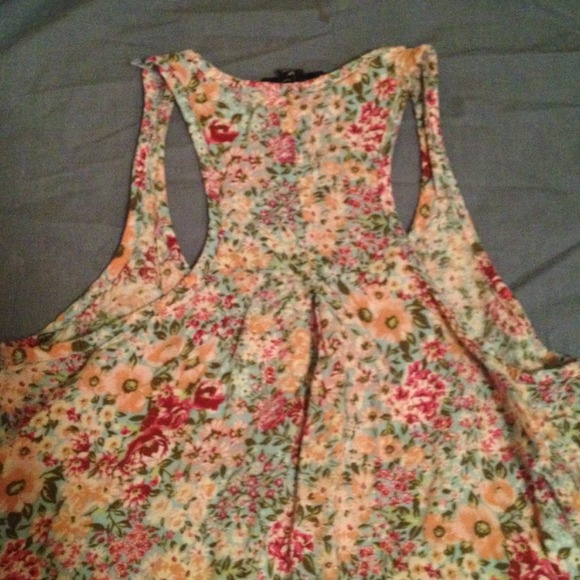 Floral tank top - Picture 3 of 3