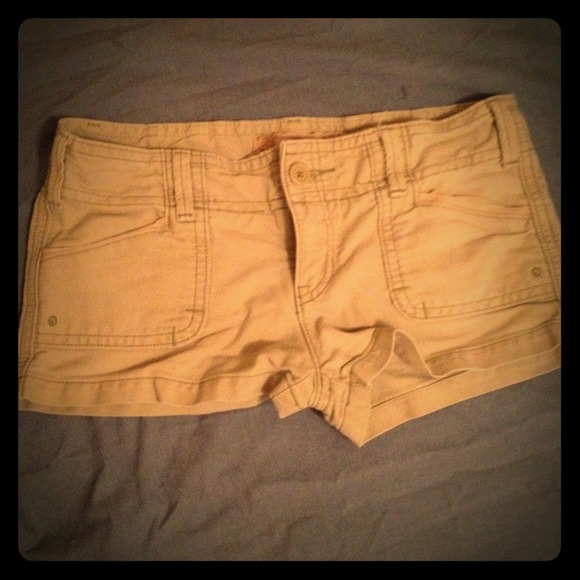 Khaki cargo hollister shorts