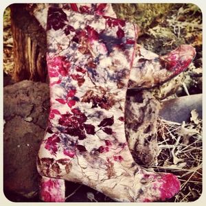 ❌BUNDLED❌Crushed velvet boots