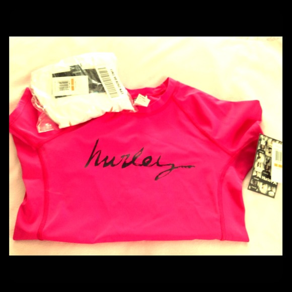 🌻SOLD🌻 BNWT Hurley rashguards