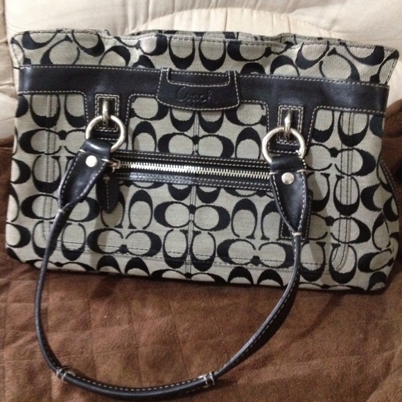 REDUCED for the last time!✨Authentic Coach Purse✨