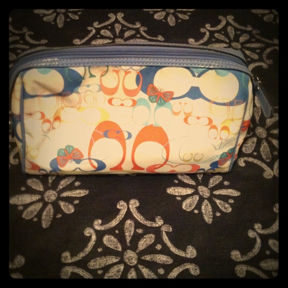 ✋SOLD✋Lovely authentic coach make-up bag!!!!
