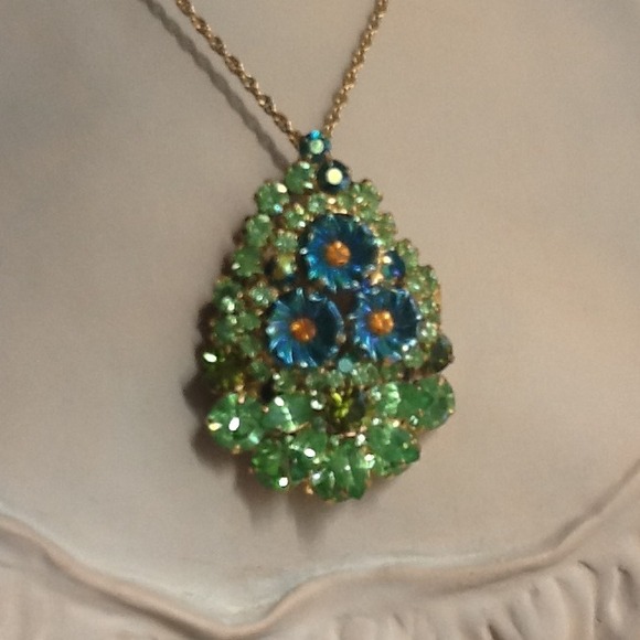 BUNDLE 4 @sherenem 5 items NECKLACE & Earrings