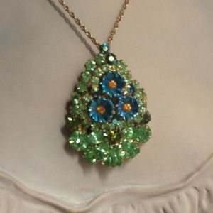 BUNDLE 4 @sherenem 5 items NECKLACE & Earrings