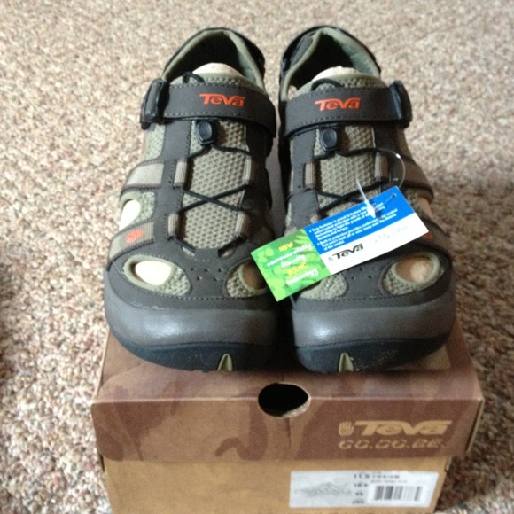 New Men's Teva Olive Athletic Sandles W Box 11.5