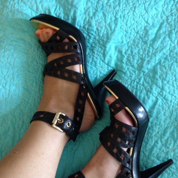 Michael Kors platform pumps size 6