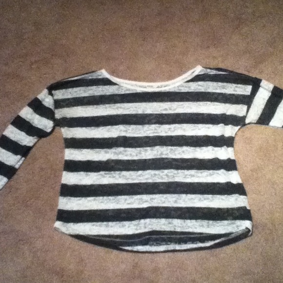 Black nd white crop top