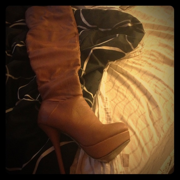 Knee high boots - Picture 1 of 4