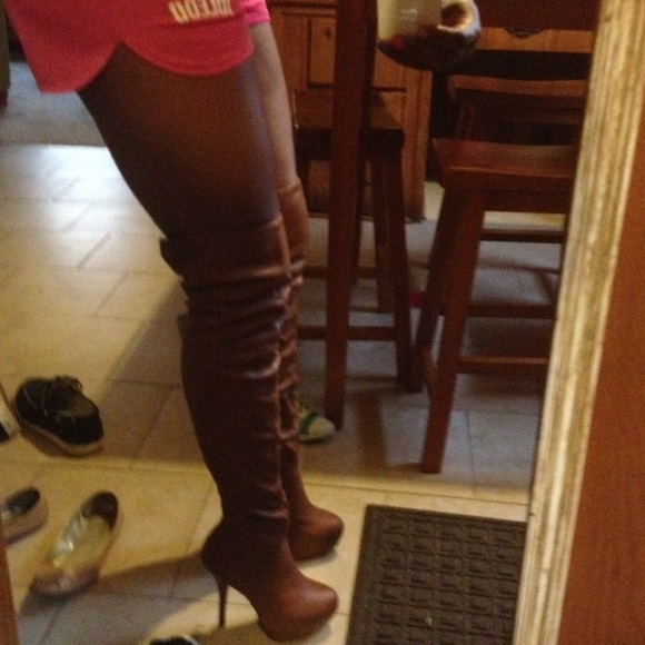 Knee high boots - Picture 4 of 4