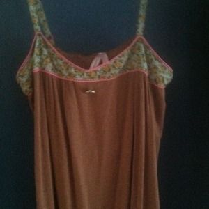 Cute brown sparkle & fade top from urban.