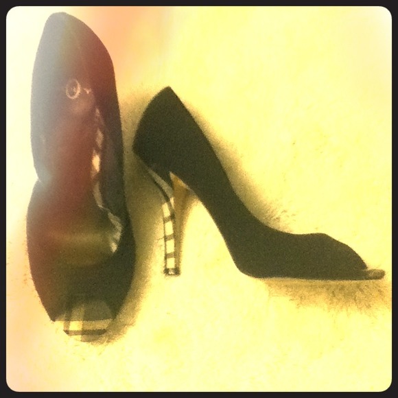 Peep-toe Joey Pump