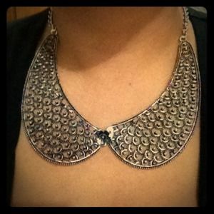 Collar necklace