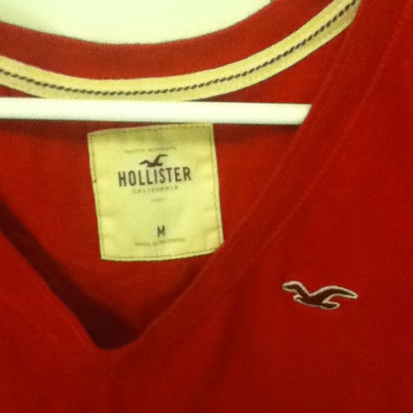 Red hollister top - Picture 2 of 2