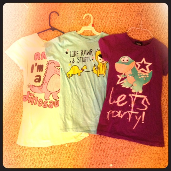 3 dinosaur graphic tees BUNDLE! EXTREMLY cheap!