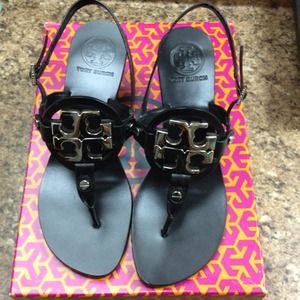 Authentic Tory Burch sandal.