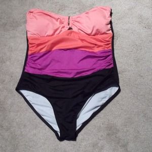 🎀Strapless color block bathing suit 🎀