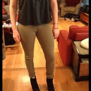 Green leggings/pants