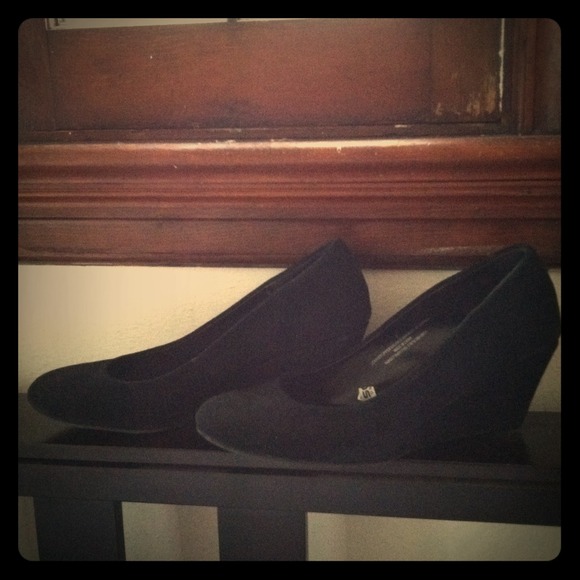 Merona suede wedge pumps, size 7