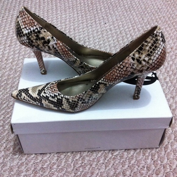 ✨SOLD✨Nine West Freda Pump