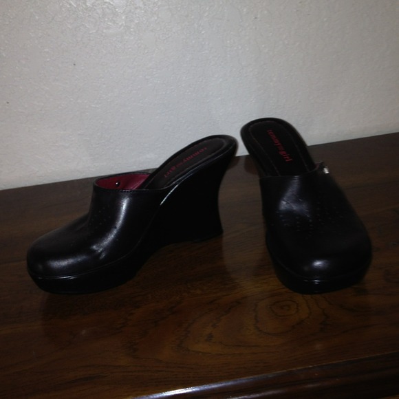 Black Tommy mule wedges